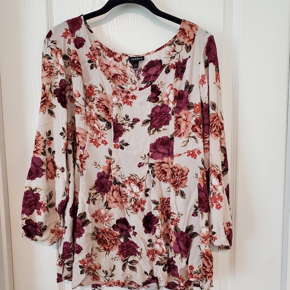 Floral blouse with flate bottom